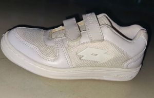 Lotto Velcro Running Shoes For Boys . New With Tag
