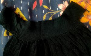 Bold Top Fully Stretched With Length 33 Can Be Wearable With Shrug Also And Used As Midy Too....it Will Fitted With Belt Too.....Can Be Wear With Boots And Leggings Also If You Don't Like To Wear Bold