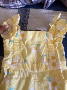 Brand: Budding Bees.. Size: 12-18 Months