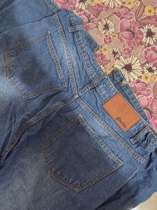 Stylish Wide-Leg Dark Wash Jeans