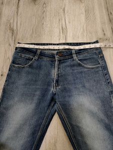Ma6023 Shark jeans waist 34 inches