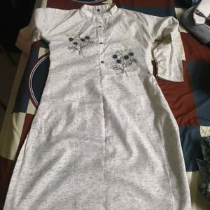 Elegant White Embroidered Kurta