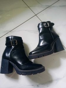 Chic Black Buckle Ankle Boots