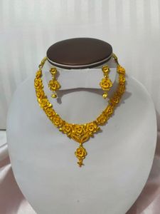 Gold Plated Necklace With Earrings