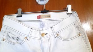 Off white with contrast stitching skinny capri