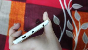 Panasonic eluga arc 2