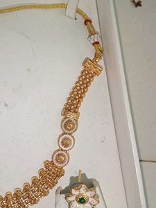 Elegant Gold Necklace and Earrings Set