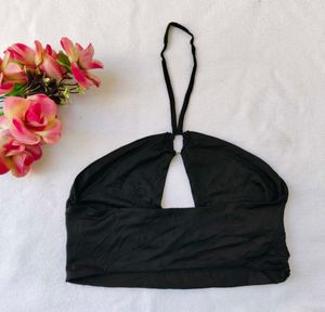 Shein : Stylish Black Halter Neck Crop Top