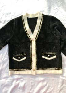 Chic Black &amp; White Cardigan