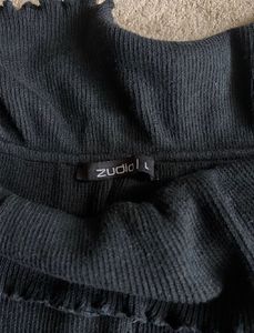 Black off shoulder ZUDIO top