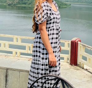 Squared Neck Balloon Sleeve Checked Size M