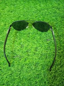 Stylish Black Aviator Sunglasses