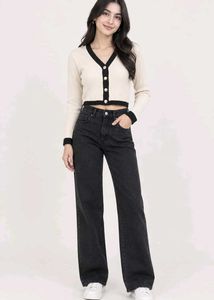 Chic Cropped Cardigan with Button Detail