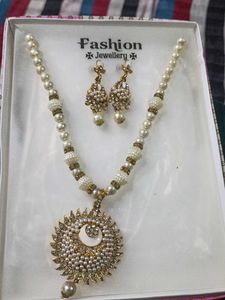 Elegant Pearl Necklace & Earring Set