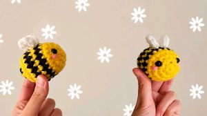 Cute Crochet Bee keychain(1 piece)