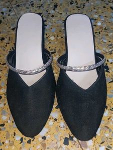 black velvet stone heels 👠