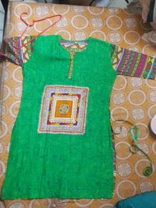 Beautiful Rayon kurti...front is green and back i