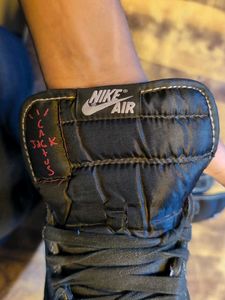 TRAVIS SCOTT NIKE JORDAN 1 HIGH