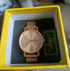 Elegant Rose Gold Mesh Strap Watch