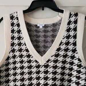 Houndstooth Knit Sweater Vest