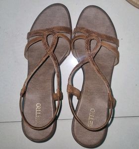 Women Metro Sandals