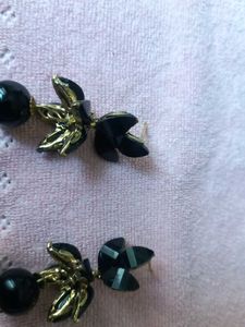 Elegant Black & Gold glass Flower Earrings