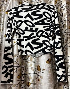 Black &amp; White Graphic Print Cropped Top