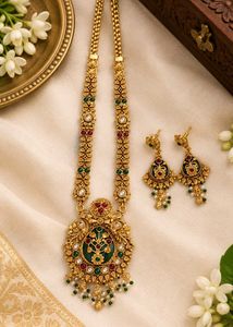 Exquisite Traditional Indian Gold Necklace Set