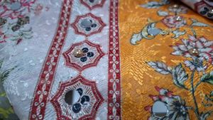 Kashmiri embroidered mirror dupatta