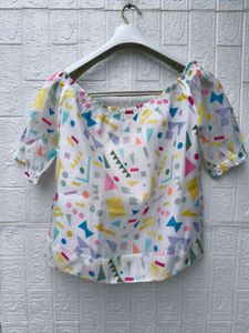 New with tag Korean Off-Shoulder Geometric Print T