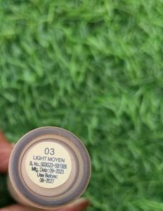 Swiss Beauty Liquid Concealer shade 03 LIGHT MOYEN