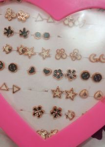 Studs / Earrings