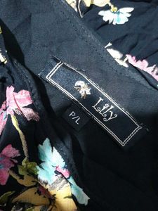 20116. BLACk floral skirt
