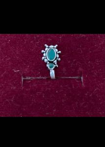 Oxidised Emerald Clip On Nose Pin