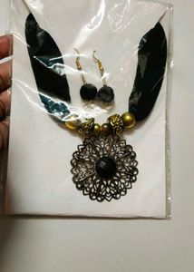 Black &amp; Gold necklace