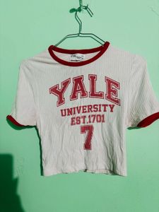 Retro Yale University Graphic Cropped T-Shirt
