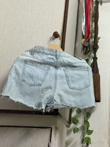denim blue and beige shorts combo