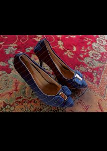 Chic Navy Striped Bow Heels