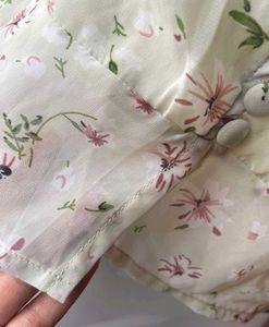 Floral Puff Sleeve Sweetheart Neck Top