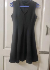 Chic Black Sleeveless Dress