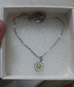 Daisy Pendant Necklace