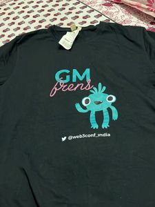 black tshirt bust 38