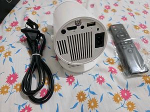 E GATE Projector with Remote &amp; Manual
