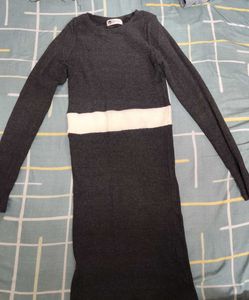 Chic Knit Dress with Contrast Stripe