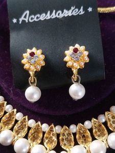 Exquisite Pearl &amp; Stone Necklace Set