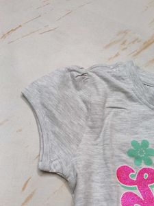 4-6 year Girl's Outfit: Graphic Tee &amp; Cropped Pant