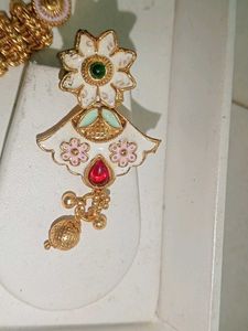 Elegant Gold Necklace and Earrings Set