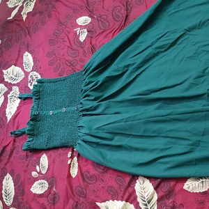 got in from shein, size is medium, long ankle length sleeveless dark green gown