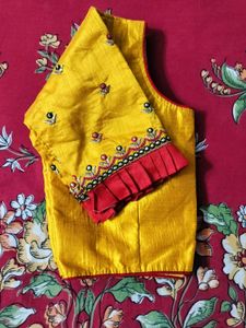 Beautiful Yellow Embroidered Blouse💛✨