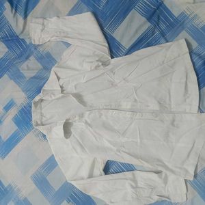 White fitted women shirt